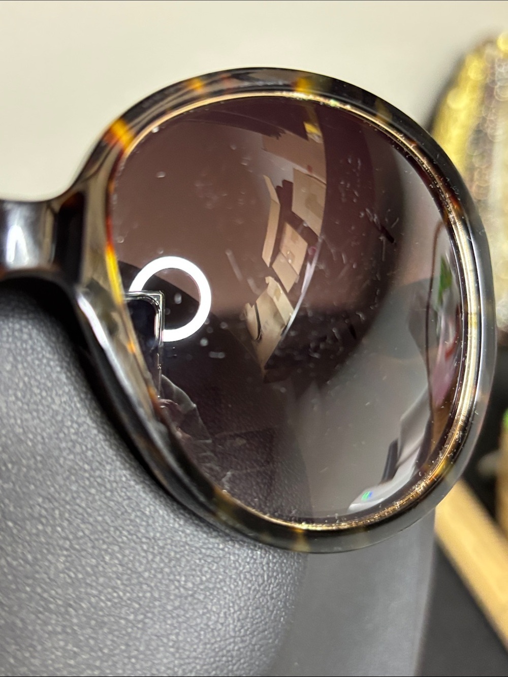 Oscar de la Renta Tortoiseshell Round Sunglasses with Brown Gradient Lenses - Picture 3 of 9
